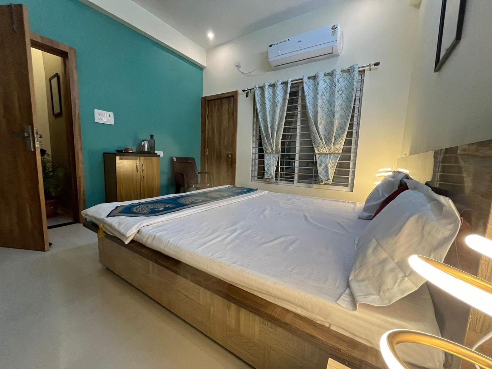 Hotel Shivashray Luxury Stays & Inn Ujjain Pokój zdjęcie