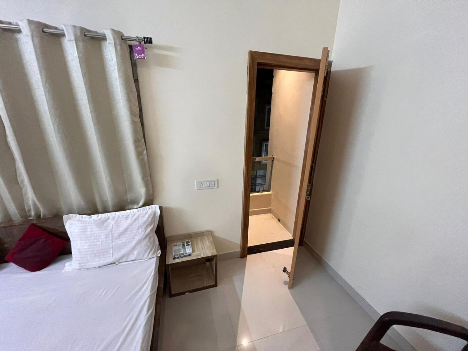 Hotel Shivashray Luxury Stays & Inn Ujjain Pokój zdjęcie